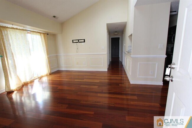 Building Photo - 208 Ravens Crest Dr
