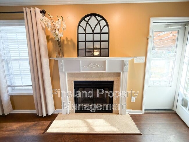 Foto del edificio - 215 Americana Dr