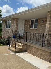 Building Photo - 146 Preston Ave