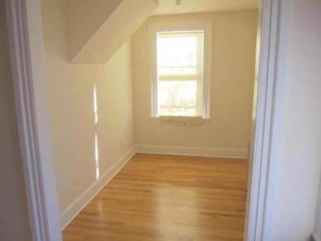 Building Photo - Spacious & Stylish 2BR Apartment - Prime W...