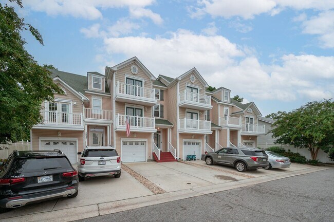 Building Photo - Great location in Chics Beach - Walk to th...