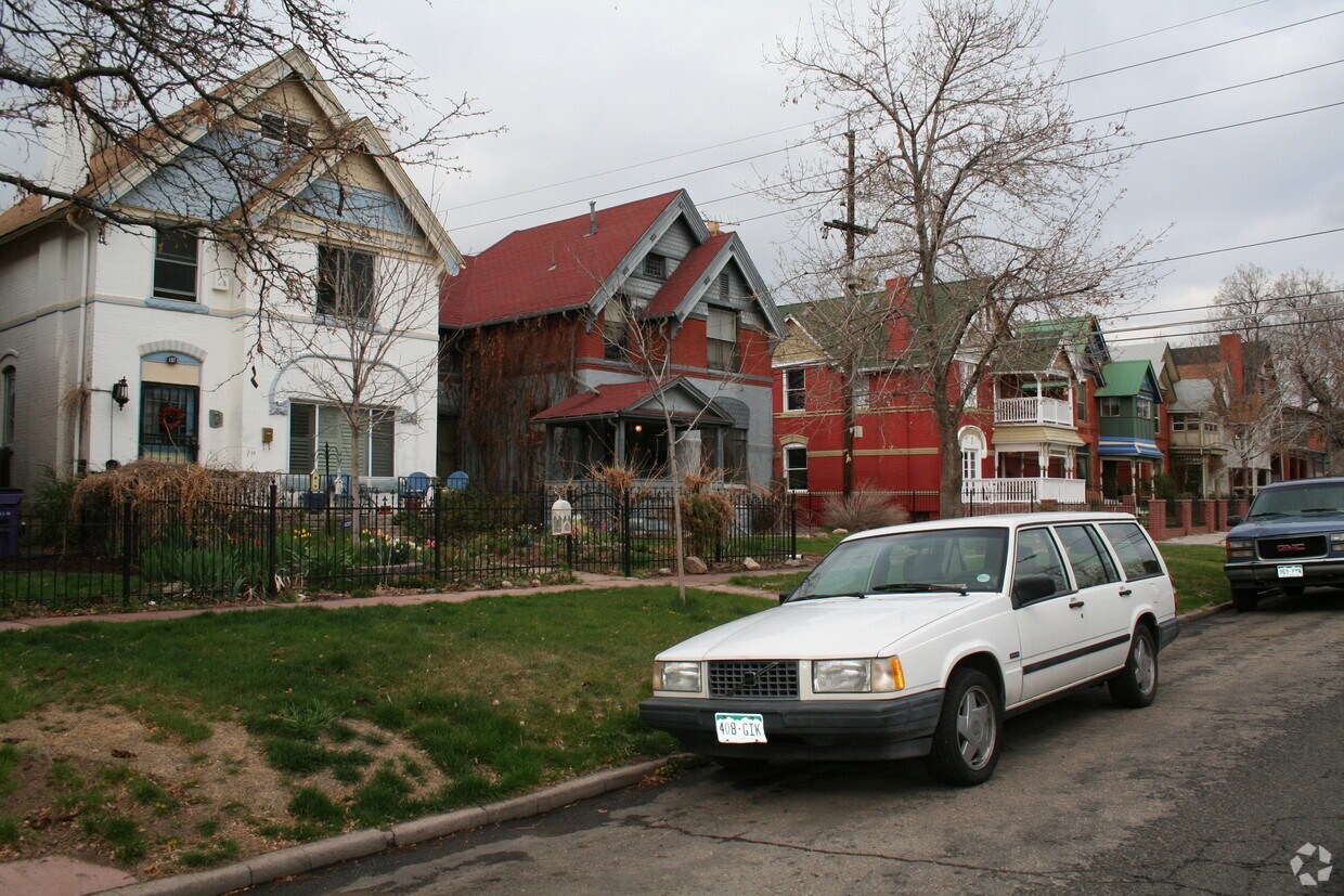 Building Photo - 135 W Irvington Pl