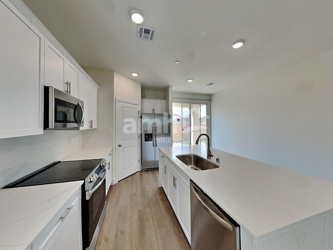 Foto del edificio - 505 Silverbell Fls Pl