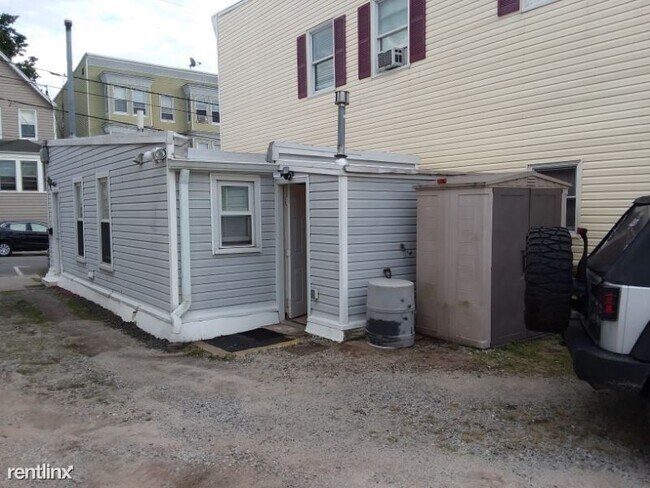 Building Photo - 1 br, 1 bath House - 15 Highland Ave