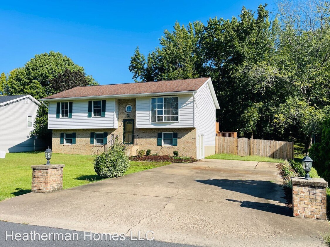 Primary Photo - 4 br, 3 bath House - 48 Vista Woods Road
