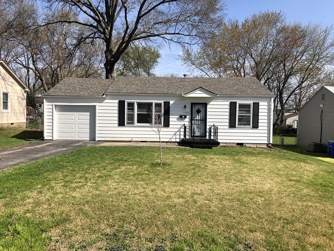 Primary Photo - 11216 W 67th Terrace