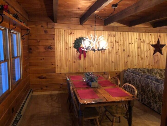 Dining Area - 130 Jeff Heights Rd