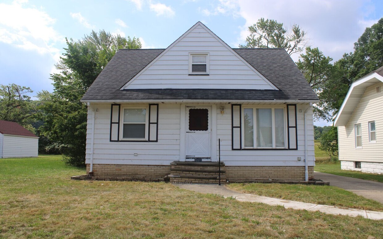 Primary Photo - 3 Bed 1.5 bath Single Family Home