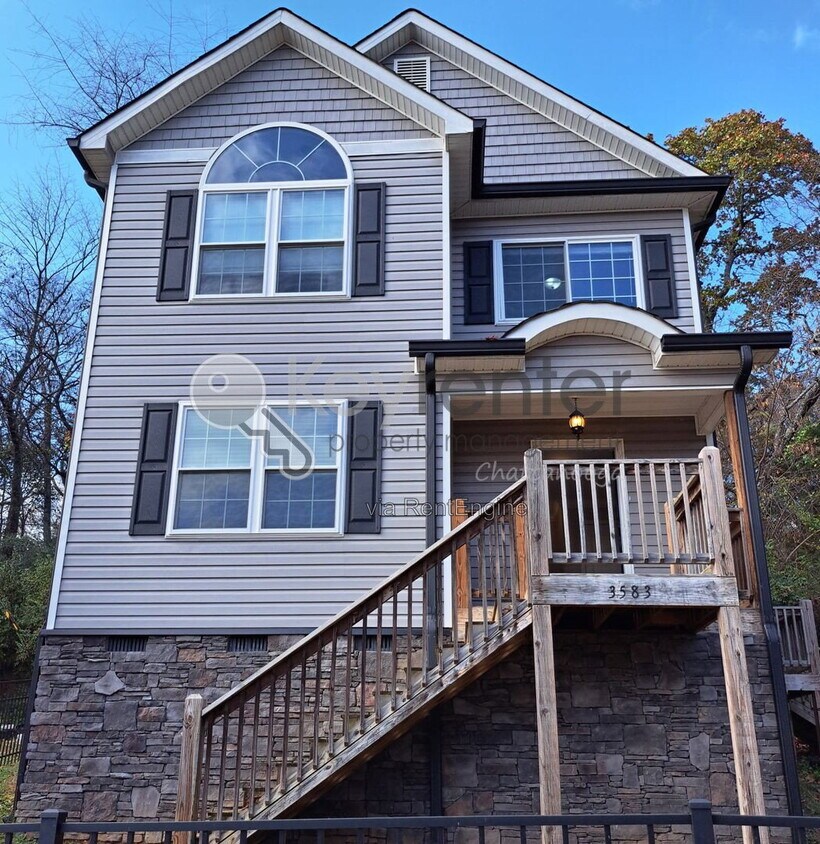 Photo - 3583 Crompton Street