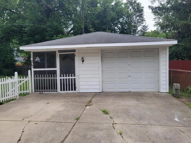 Foto del edificio - 13568 Norborne Ave