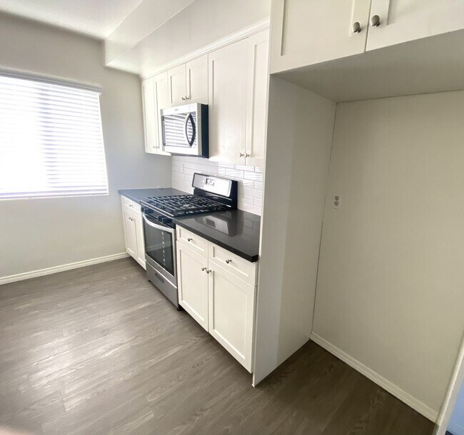 Foto del edificio - 4821 W 117th St