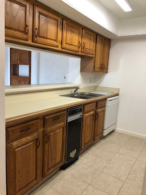 Foto del edificio - 2830 S Bartell Dr