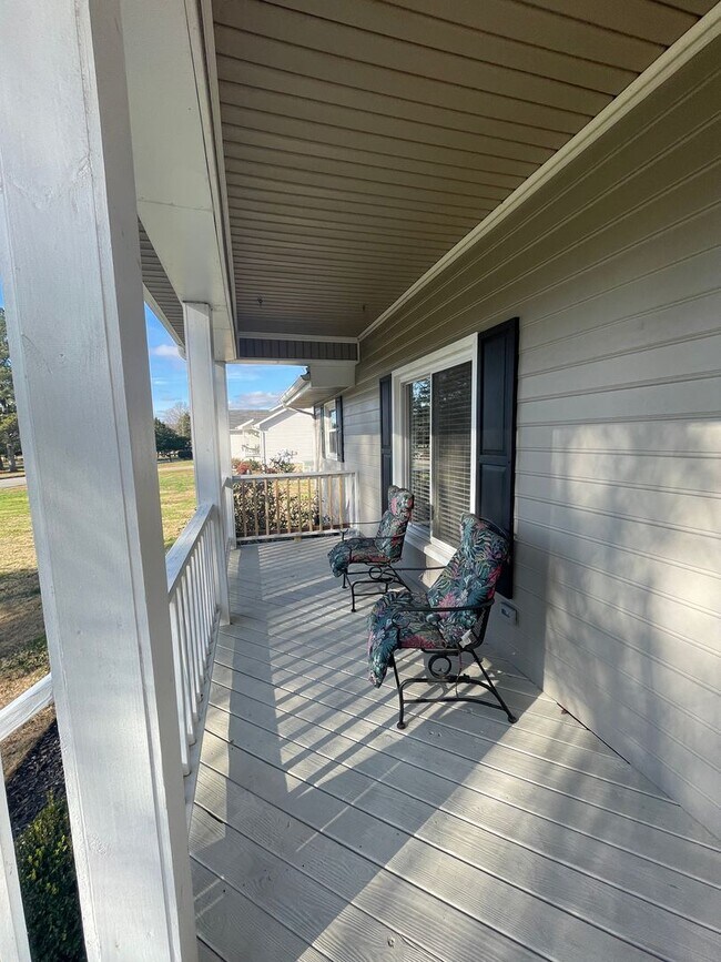 Building Photo - Charming 4 bedroom, 2 bathroom house located in Hixson, TN.