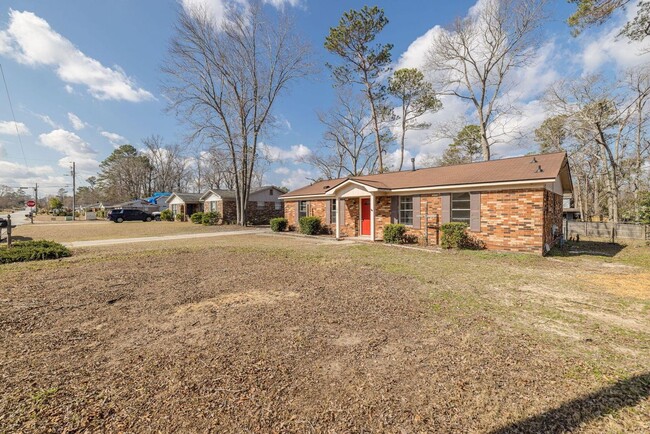 Building Photo - Brick Ranch in Columbia County