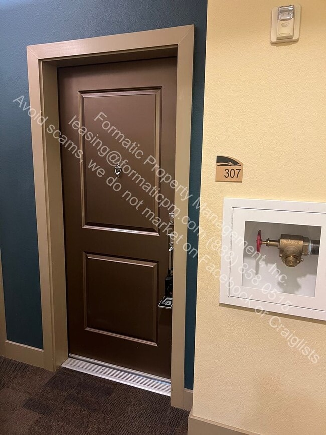 Building Photo - Pet-Friendly 1 Bedroom 2 Bathroom Hangar L...