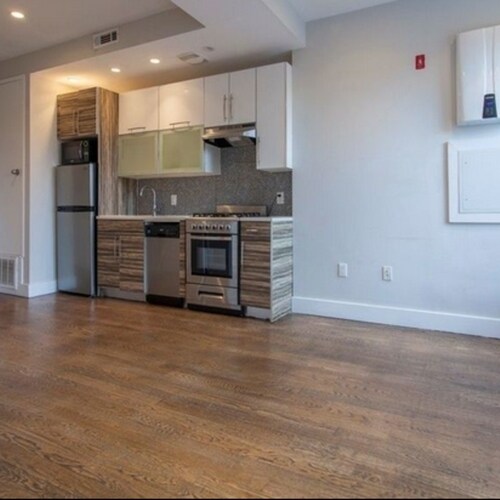Primary Photo - 93 Grattan St