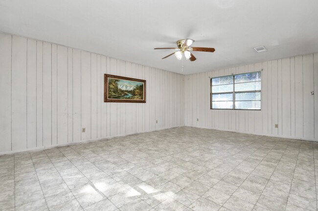 Building Photo - 3311 County Rd 890