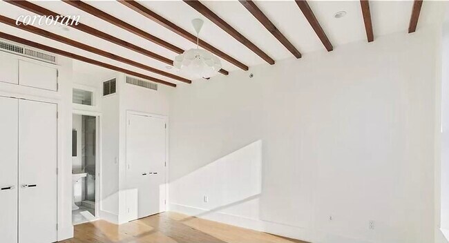 Building Photo - 225 15th St