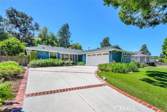 Foto del edificio - 26835 Basswood Ave
