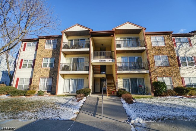 Building Photo - 208 Robertson Way