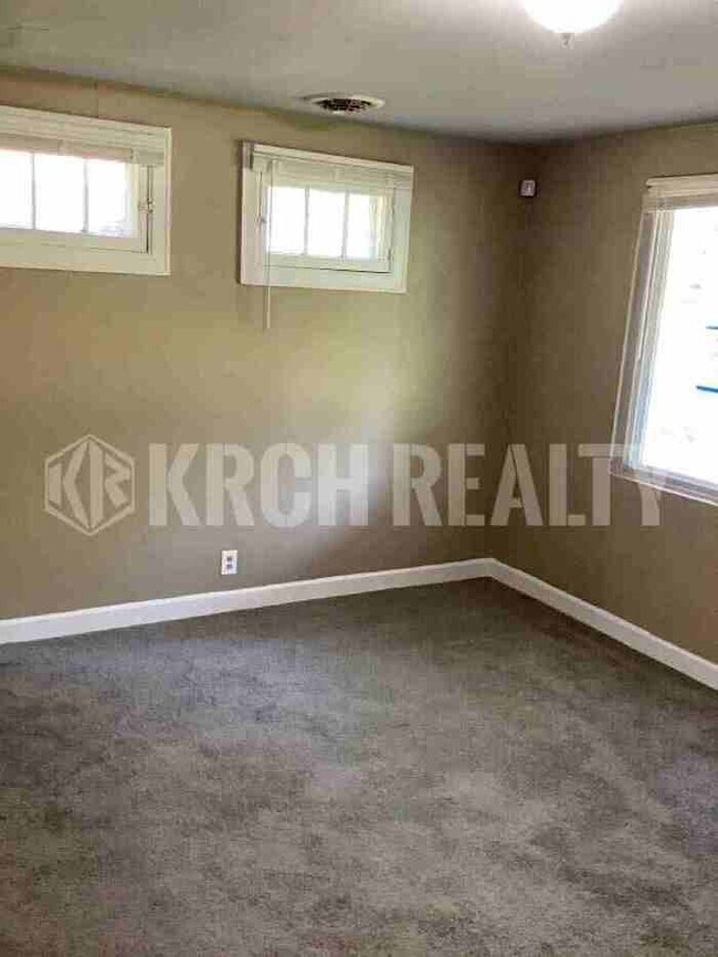 Building Photo - 10052 Clairmont Dr