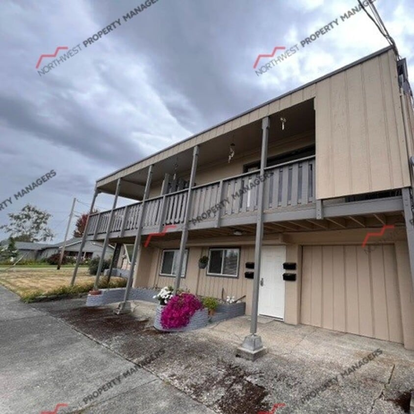 Building Photo - 1044 SW McFadden Ave