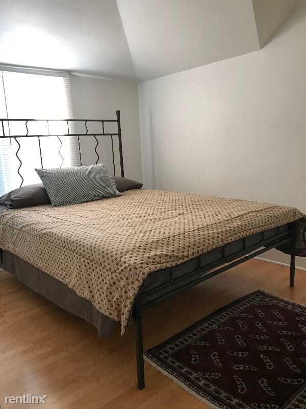 Building Photo - 2 br, 1 bath Apartment - 2409 Pillsbury Ave S