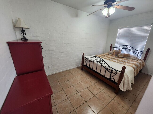 Foto del edificio - 7153 Elm Ave