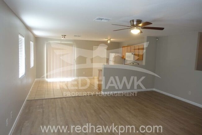 Building Photo - Freshly Painted Three Bedroom, Two Bathroo...