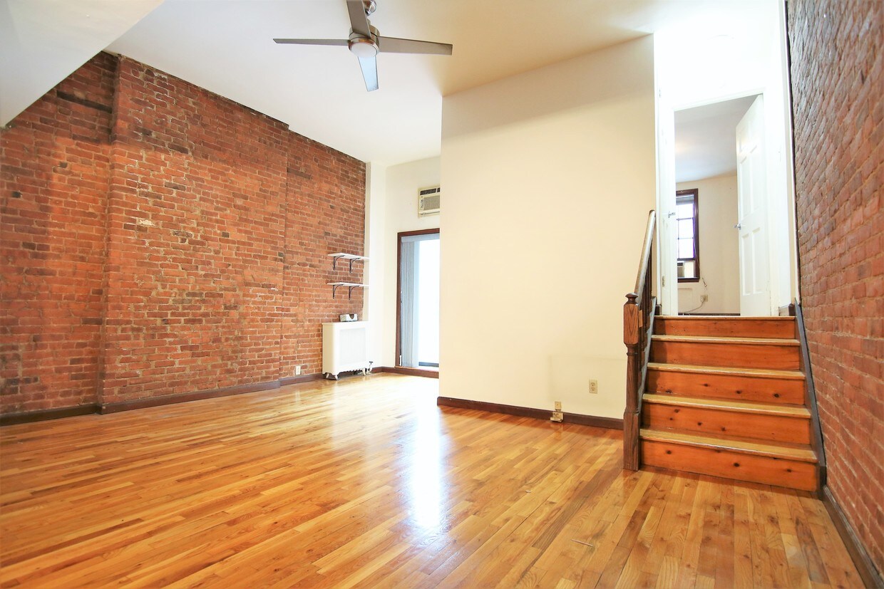 Primary Photo - 112 W 71st St