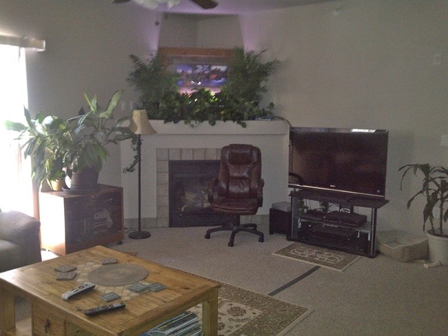 Building Photo - 2701 Midland Ave