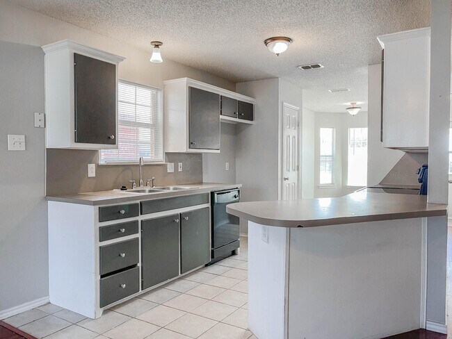 Building Photo - 8114 Temple Ave