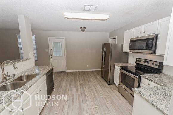 Building Photo - 3004 Deer Ridge Dr