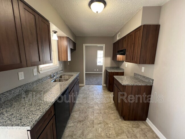Foto del edificio - 1667 W Holmes Rd