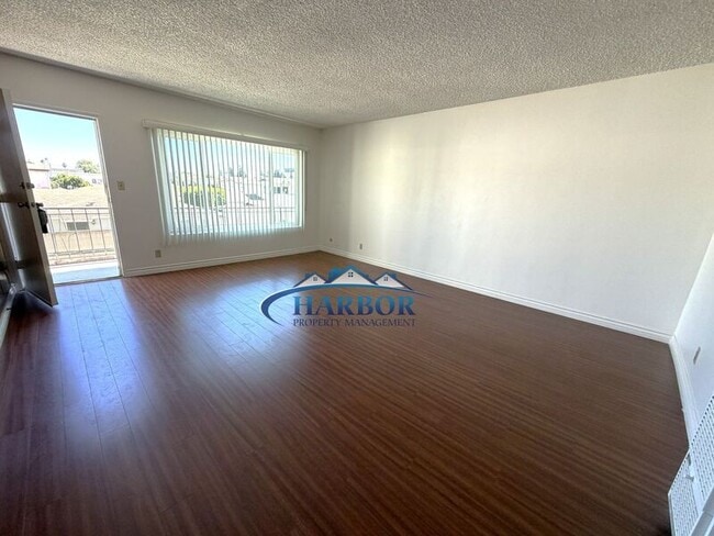 Building Photo - 15829 Denker Ave