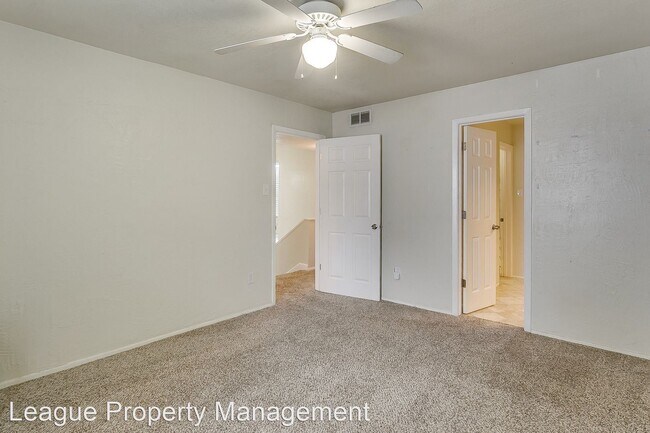 Building Photo - 2 br, 1.5 bath House - 2203 Park Hill Drive