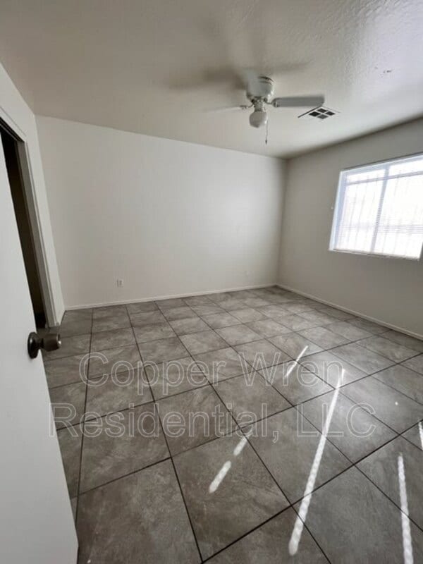 Building Photo - 1597 W Mountain View Rd