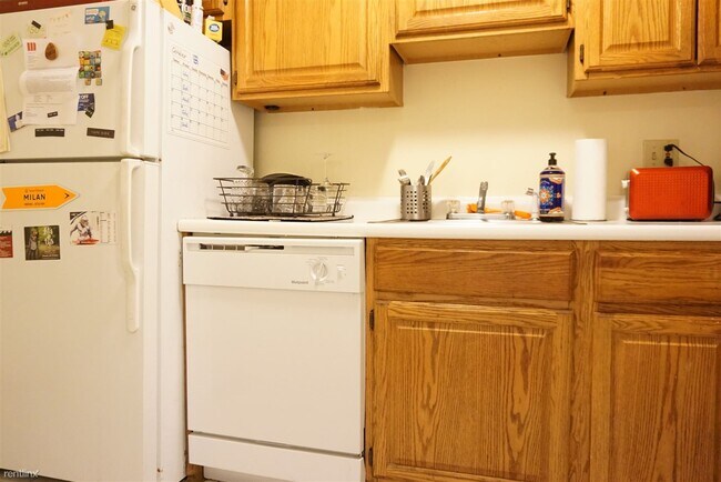 Building Photo - 3 br, 1 bath  - 4 Lorraine Ter # 2