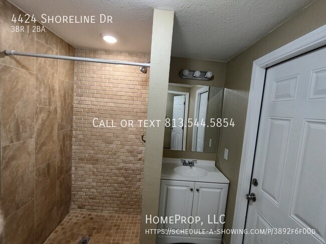 Building Photo - 4424 Shoreline Dr