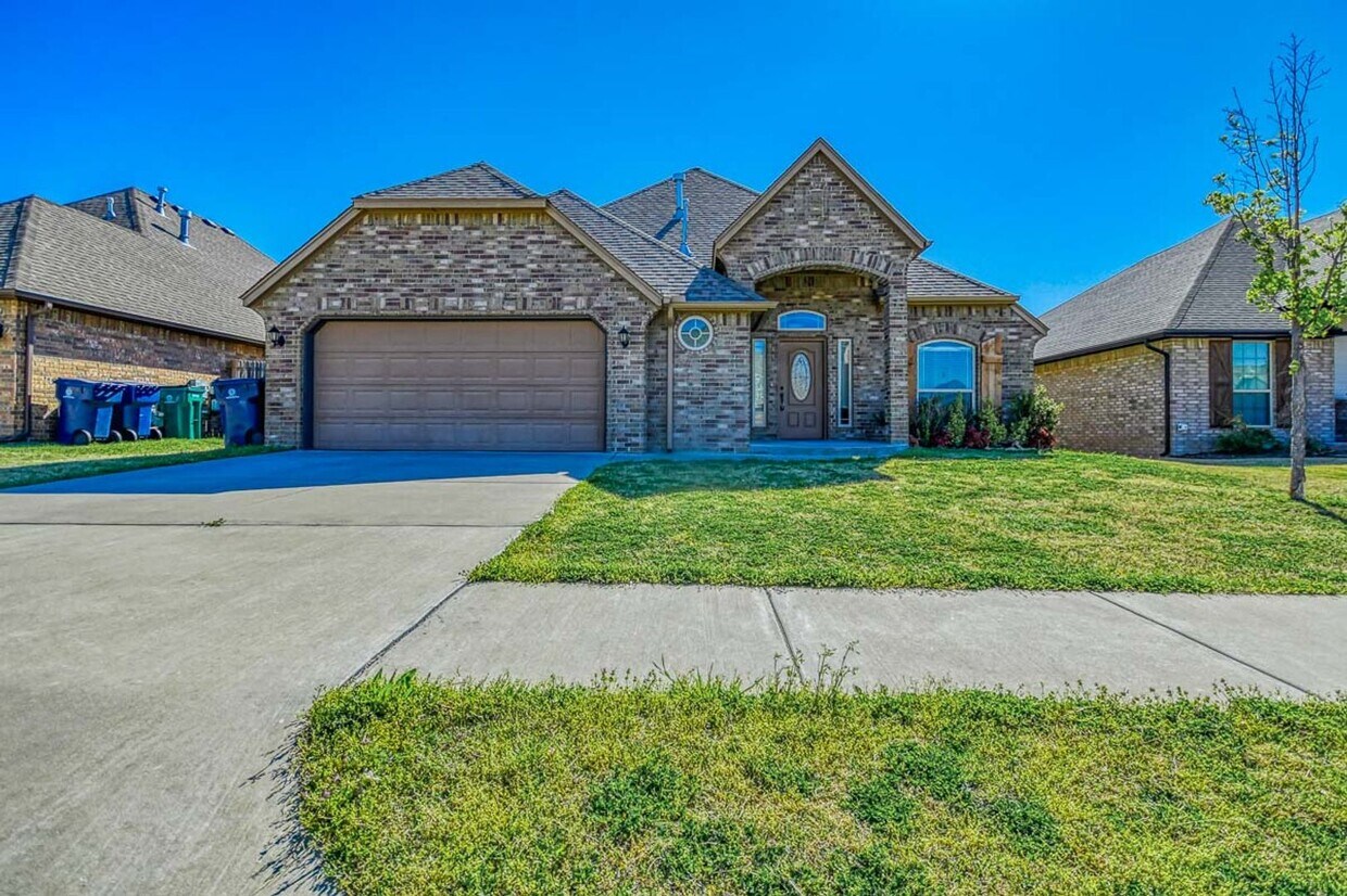 Primary Photo - Beautiful home in desired Williamson Farms!