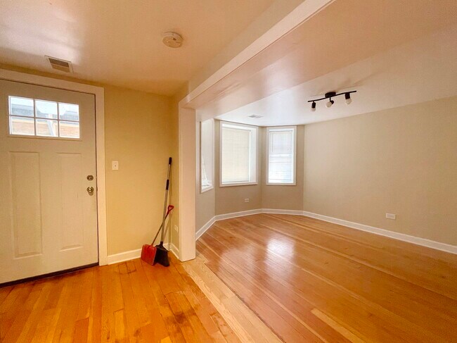 Foto del edificio - 3106 N Monticello Ave