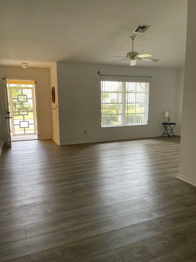 Living Room - 1614 Quail Lake Dr