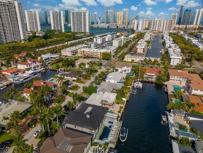 Foto del edificio - 3380 NE 170th St