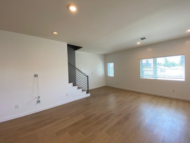 Building Photo - 6411 Lexington Ave