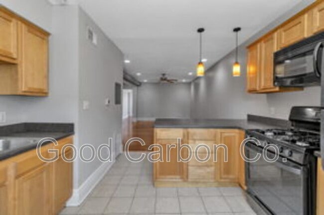 Building Photo - 1207 Hertel Ave