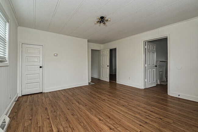 Building Photo - 747 Mutual Rd