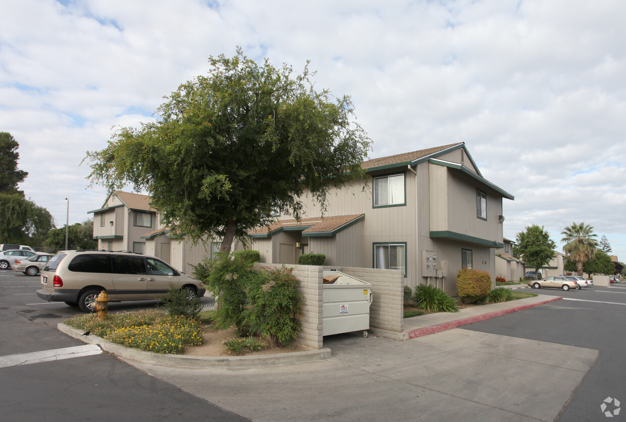 Primary Photo - Exeter Apartments