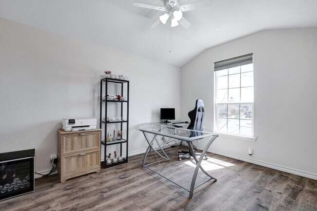Building Photo - Stunning Home in Redbird Ranch with Solar ...
