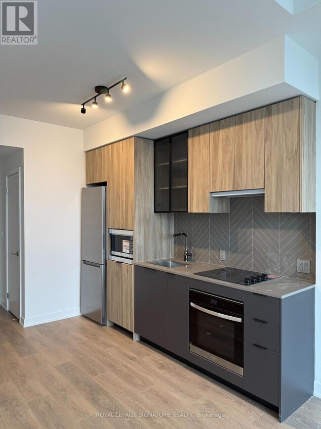 Building Photo - 1037 The Queensway