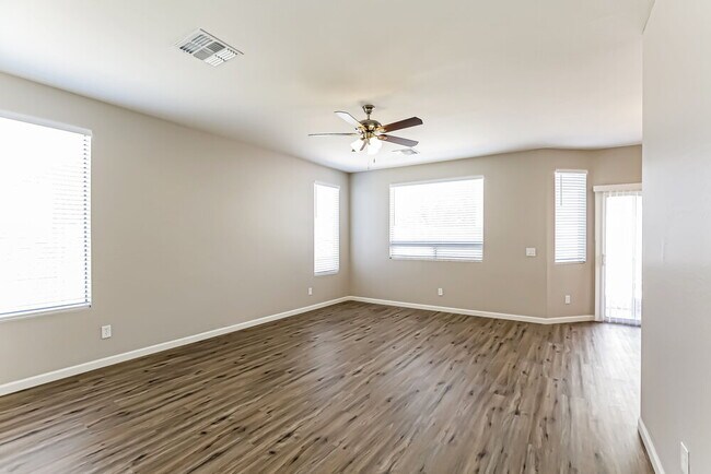 Foto del edificio - 9032 W Preston Ln